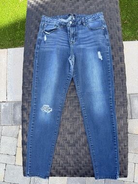 Kensie Skinny Jeans in Medium Blue with Distressed Detail